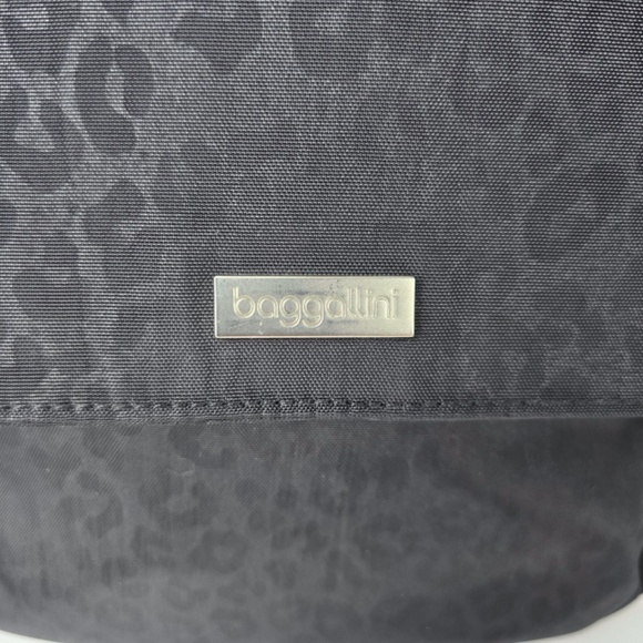 Baggallini Pocket Town Bagg Nylon Crossbody Shoulder Bag Black Cheetah Print - Picture 7 of 10